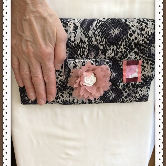 Crochet Knitting Needle Case Organizer Snake Skin Print Flower Décor Closure - Picture 8 of 14